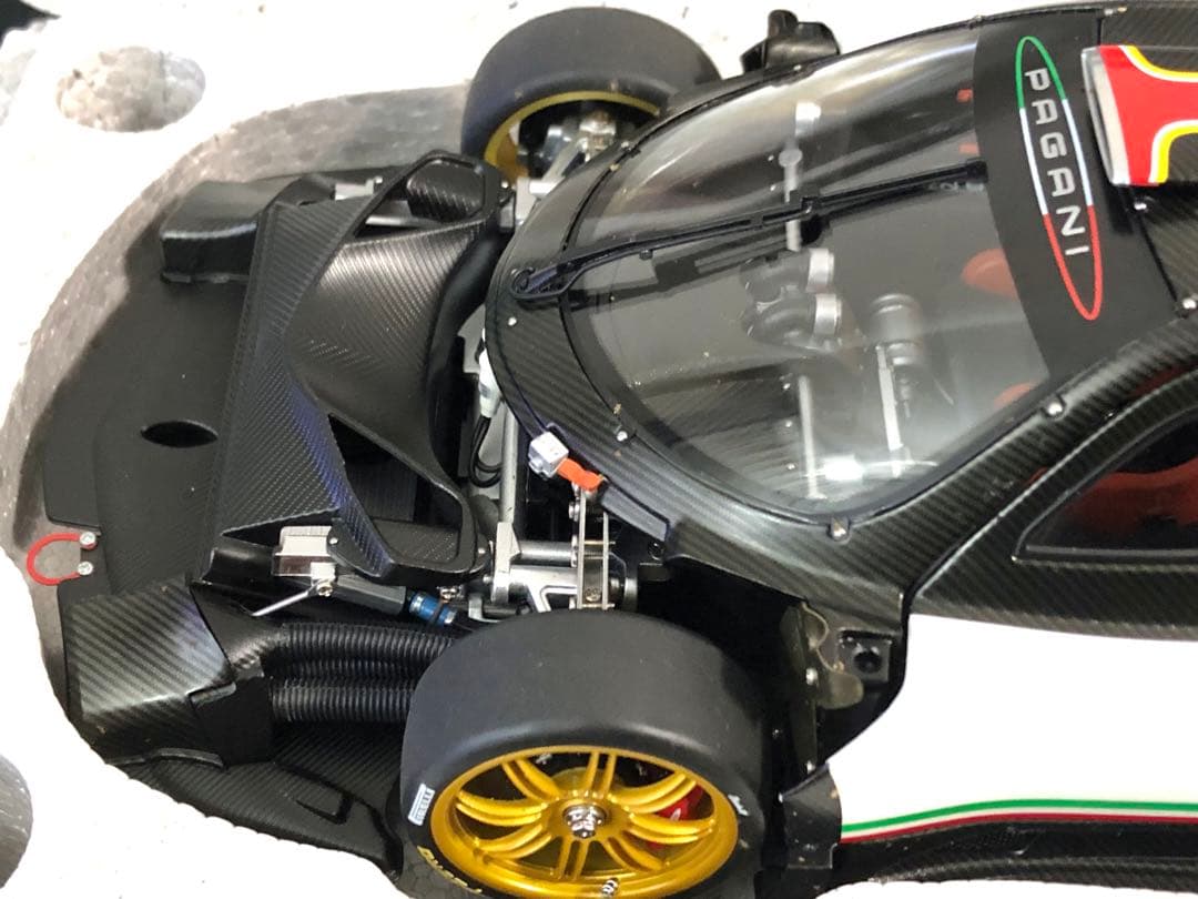 ☆絶版！オートアート￼ 1/18 パガーニ ゾンダR (イタリアンストライプ