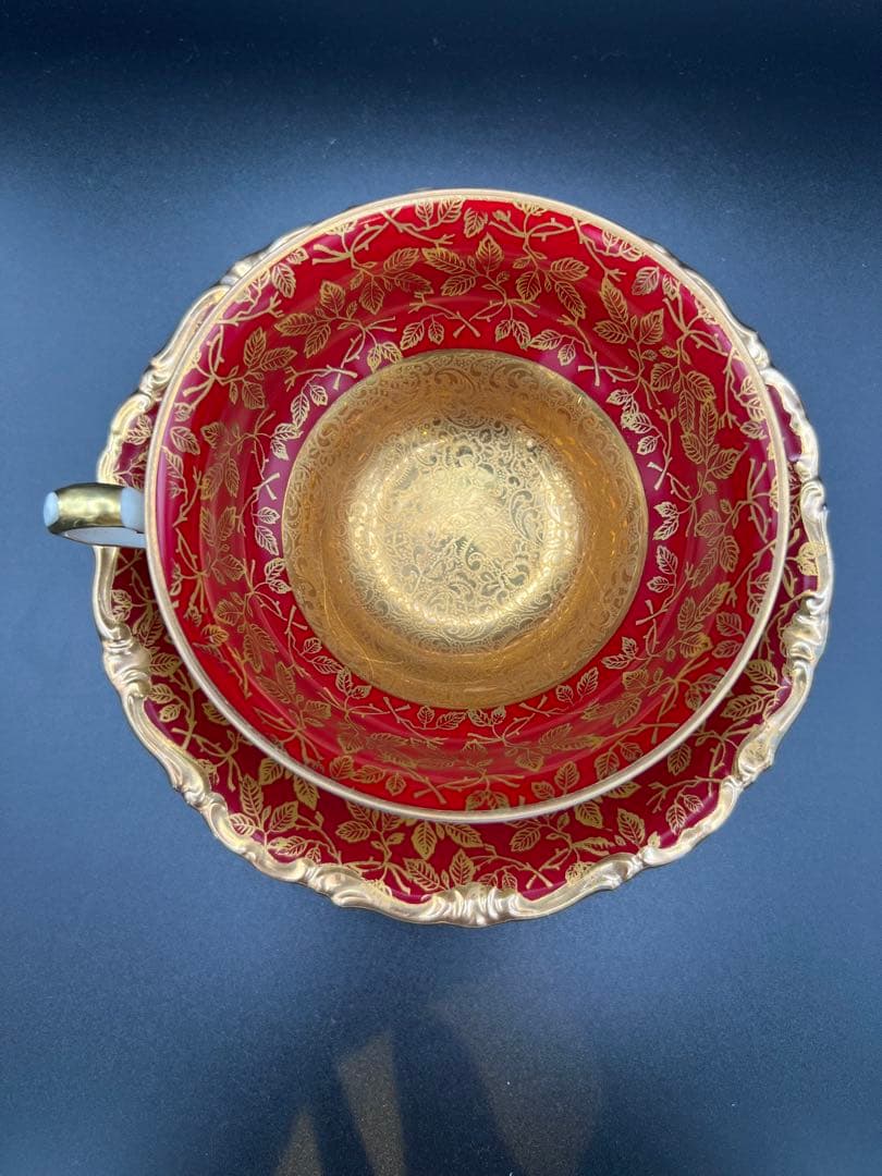赤と金のティーカップ・ソーサーセット