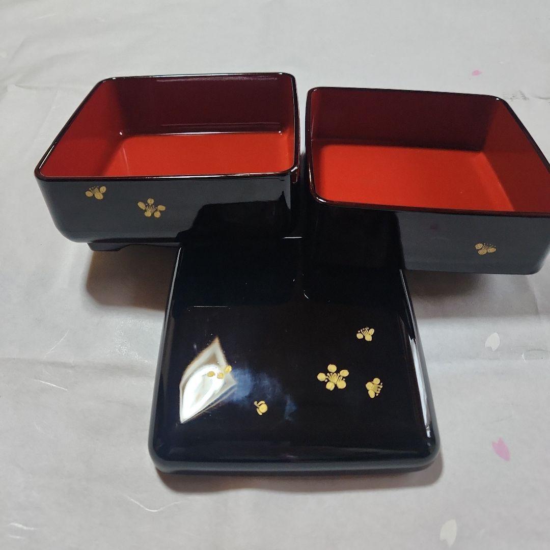 sale未使用☆お正月☆黒の2段重箱 金色の梅花模様　運動会　花見　お弁当箱