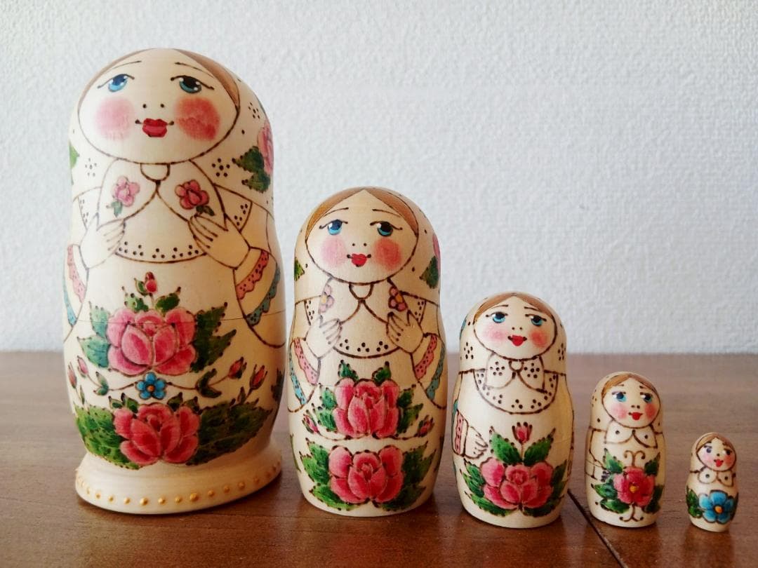 【LYH278】 北欧ロシア雑貨のインテリア、マトリョーシカ　リューバ作