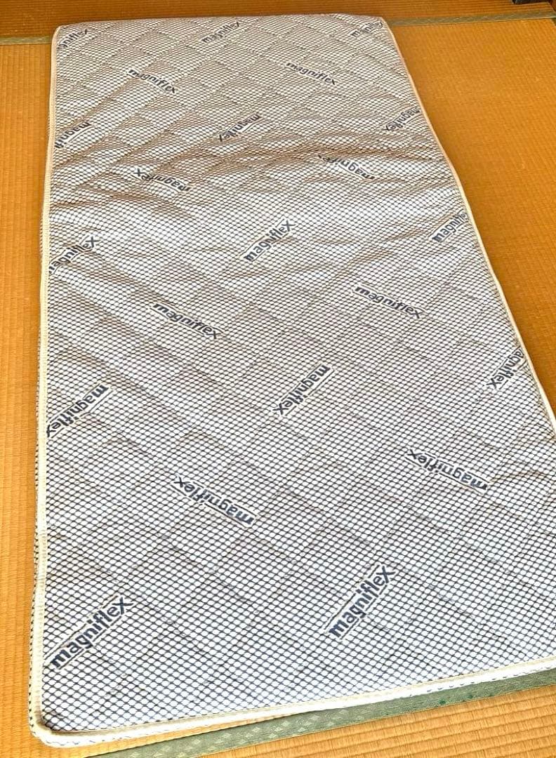 イタリア　マニフレックス シングル敷き布団 グレー