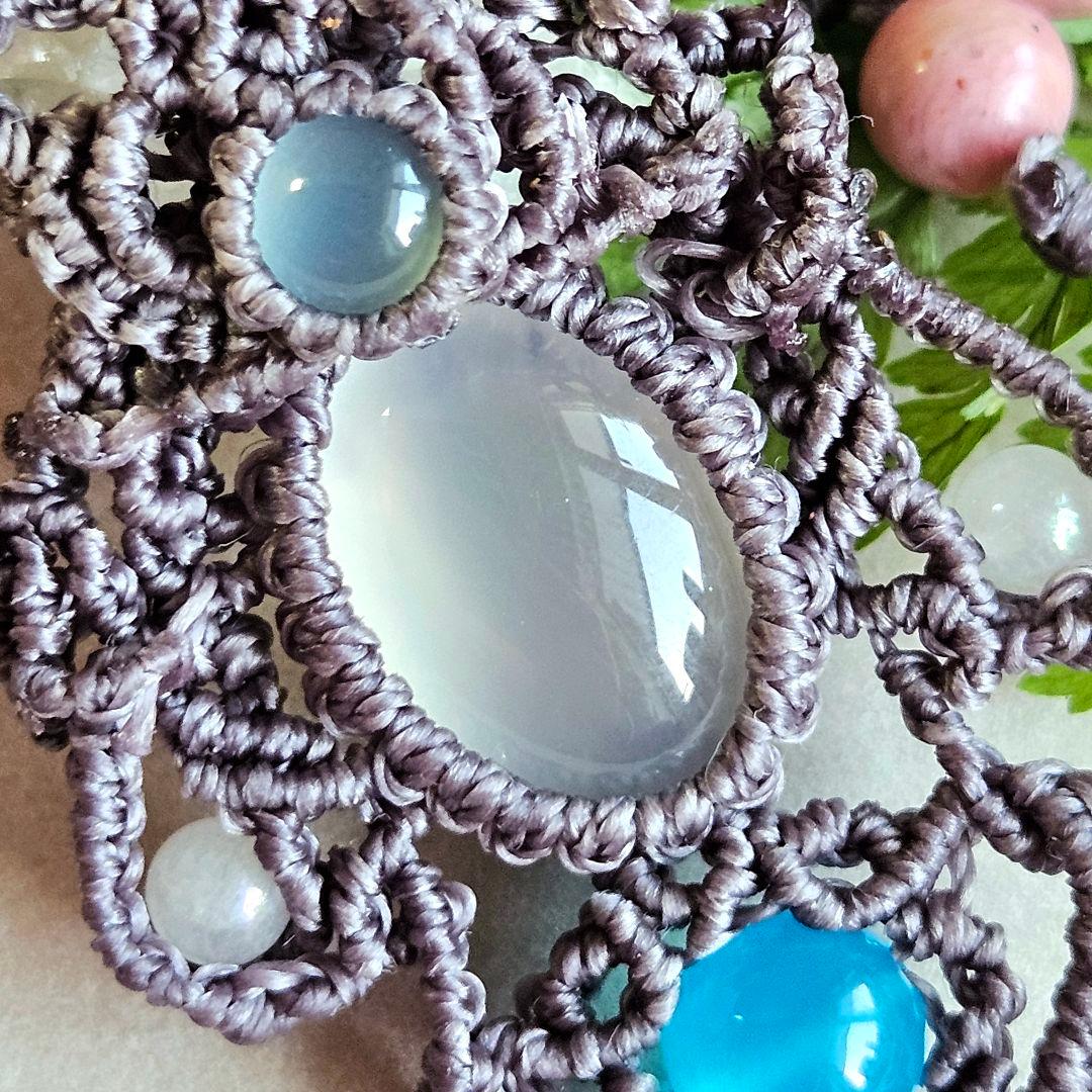 マクラメネックレス☆ホワイトカルセドニー×シーブルーカルセドニー