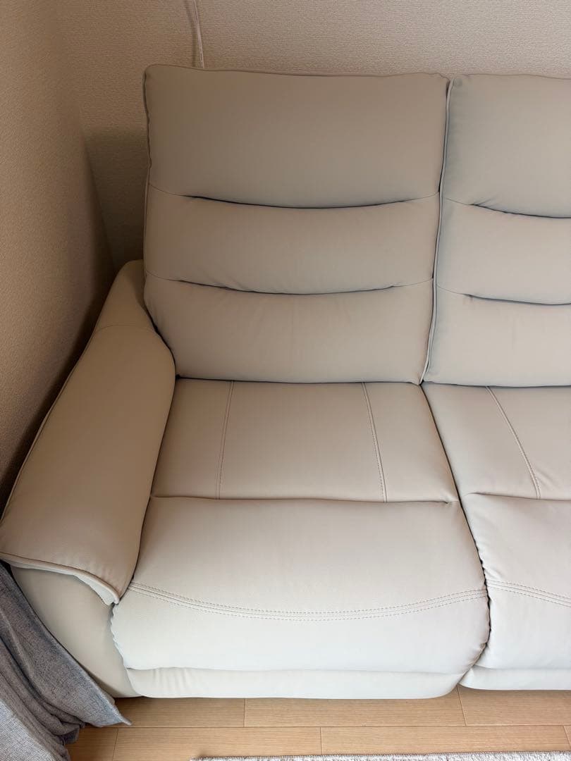 (直接引き取り限定)3人掛けテーブル付き電動リクライニングソファ