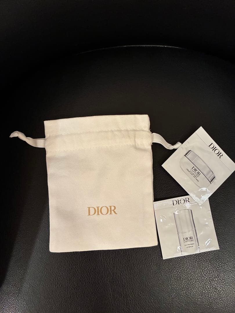 ディオール ビューティー＆ケア　ホリデー ギフトBOX ショッパー　サンプル付き