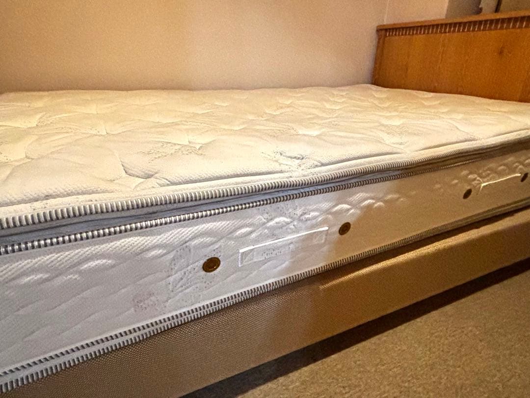 シモンズ　セミダブル用ベッドフレーム