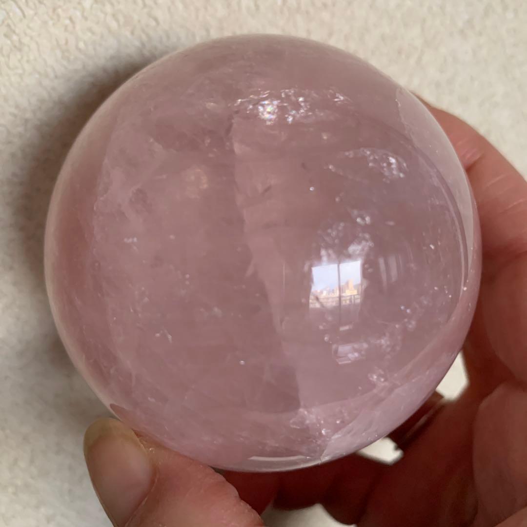 ローズクォーツスフィア大玉約70.2mm 虹有り　天然石置物　丸玉