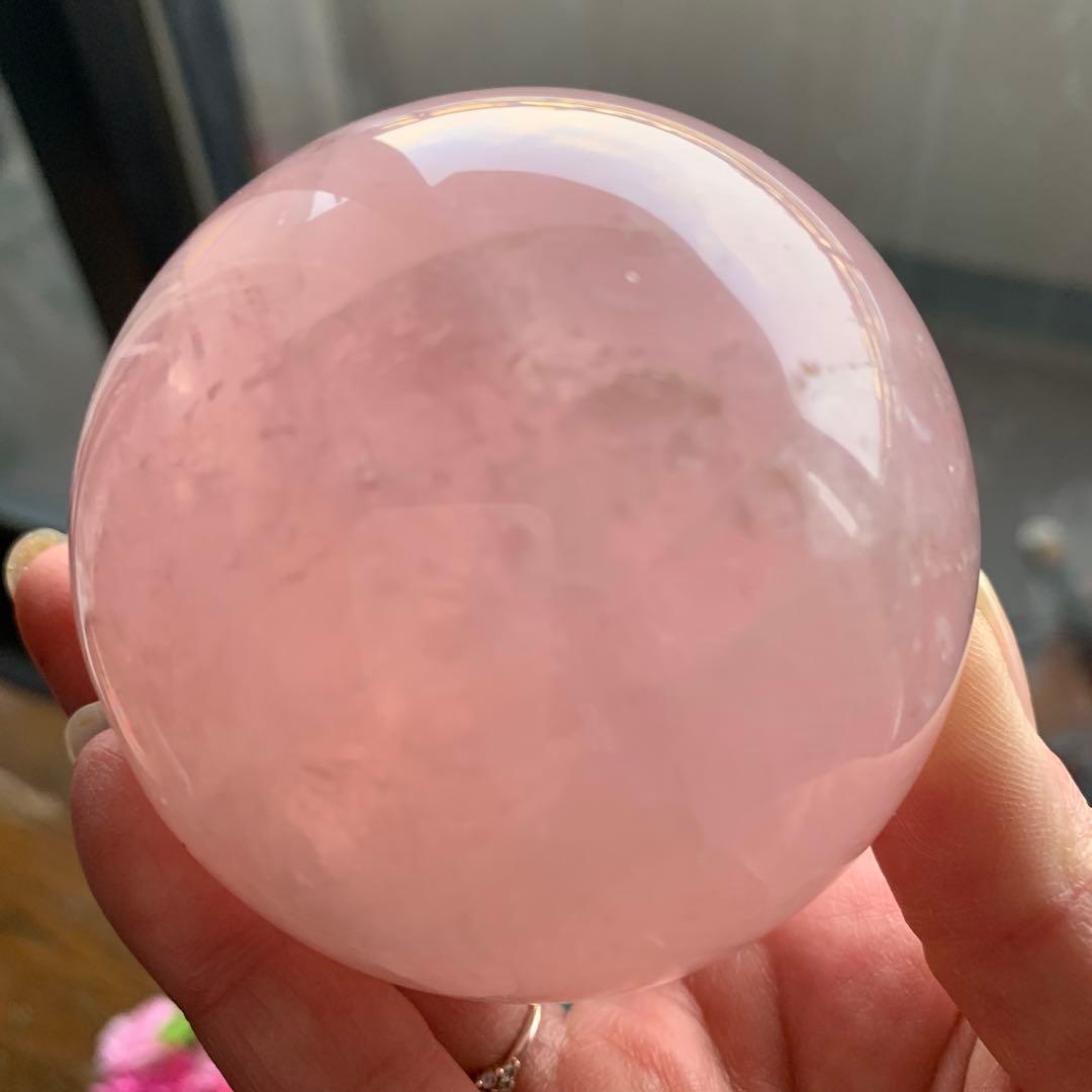 ローズクォーツスフィア大玉約70.2mm 虹有り　天然石置物　丸玉