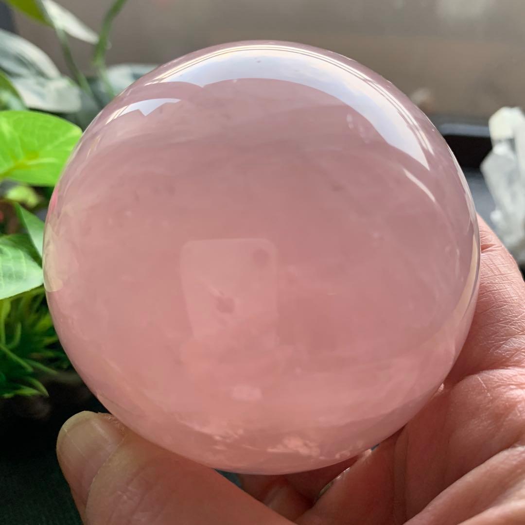 ローズクォーツスフィア大玉約70.2mm 虹有り　天然石置物　丸玉
