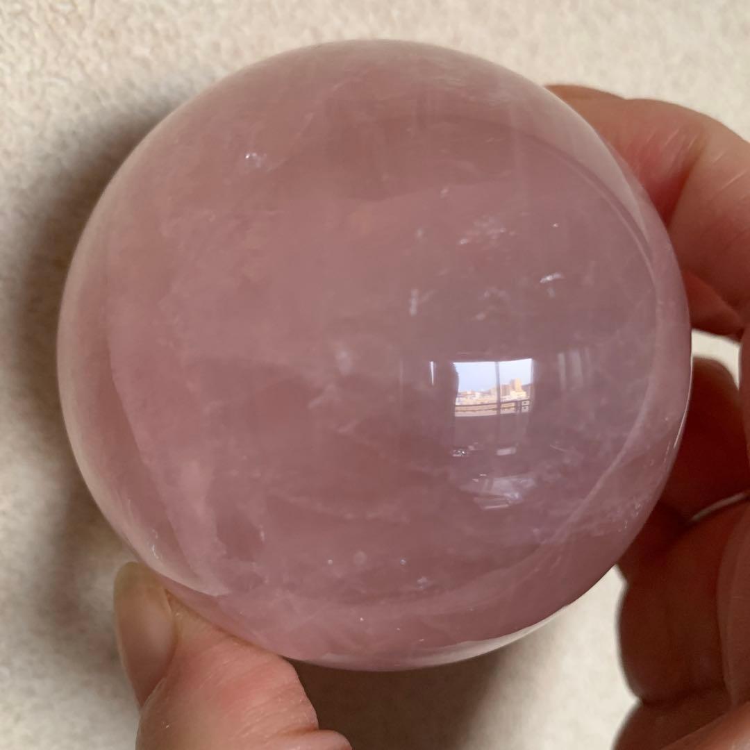 ローズクォーツスフィア大玉約70.2mm 虹有り　天然石置物　丸玉