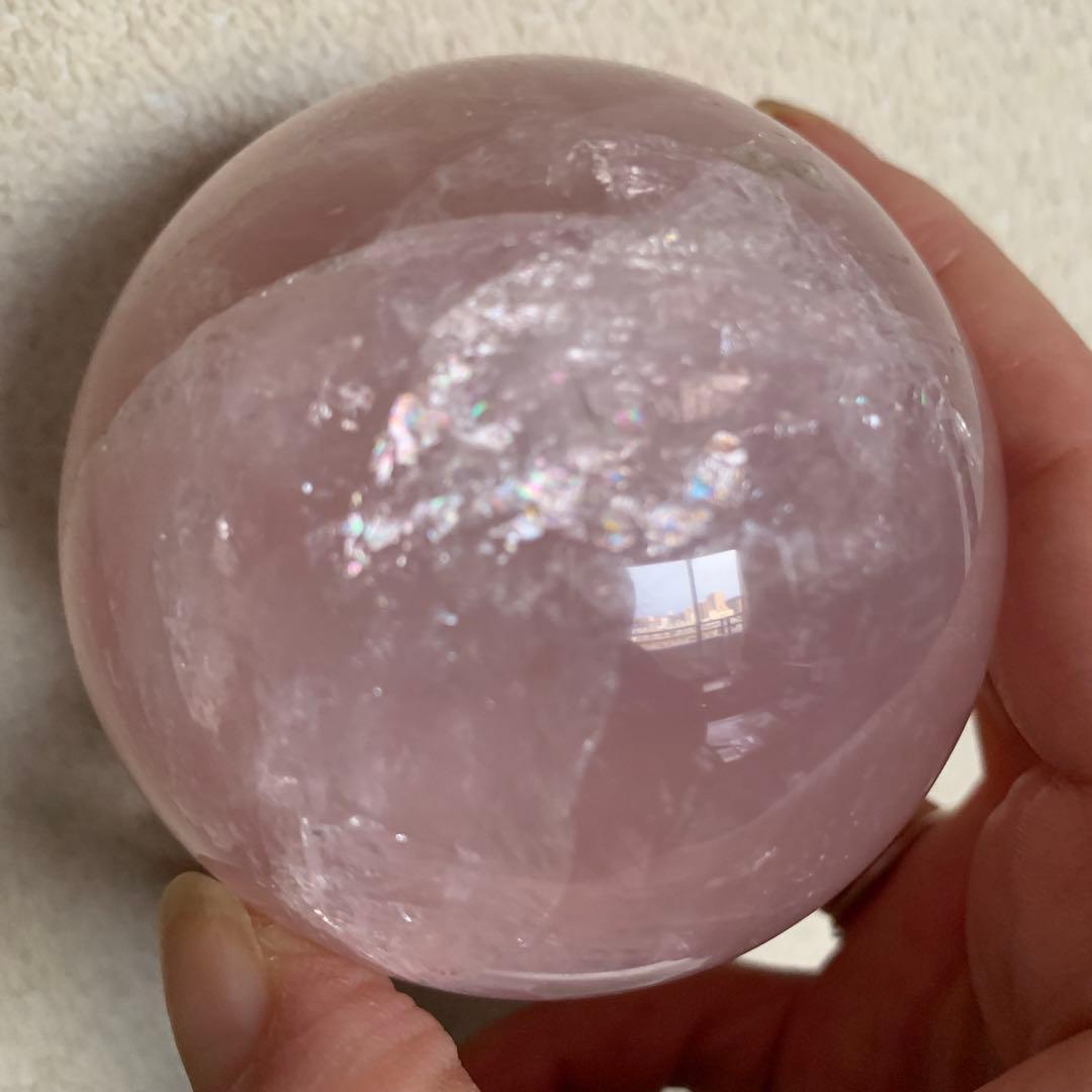 ローズクォーツスフィア大玉約70.2mm 虹有り　天然石置物　丸玉