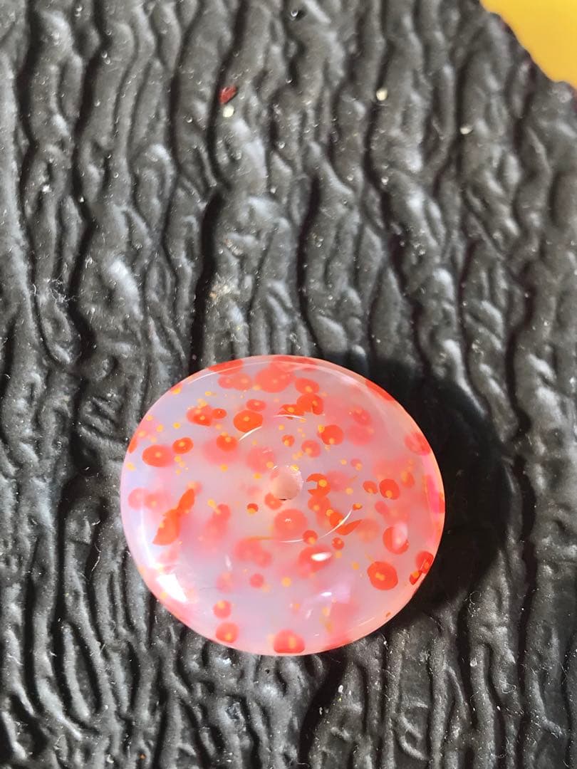 ゴビ石−1205 ゴビ瑪瑙『平安扣』 水玉模様　ペンダントトップ