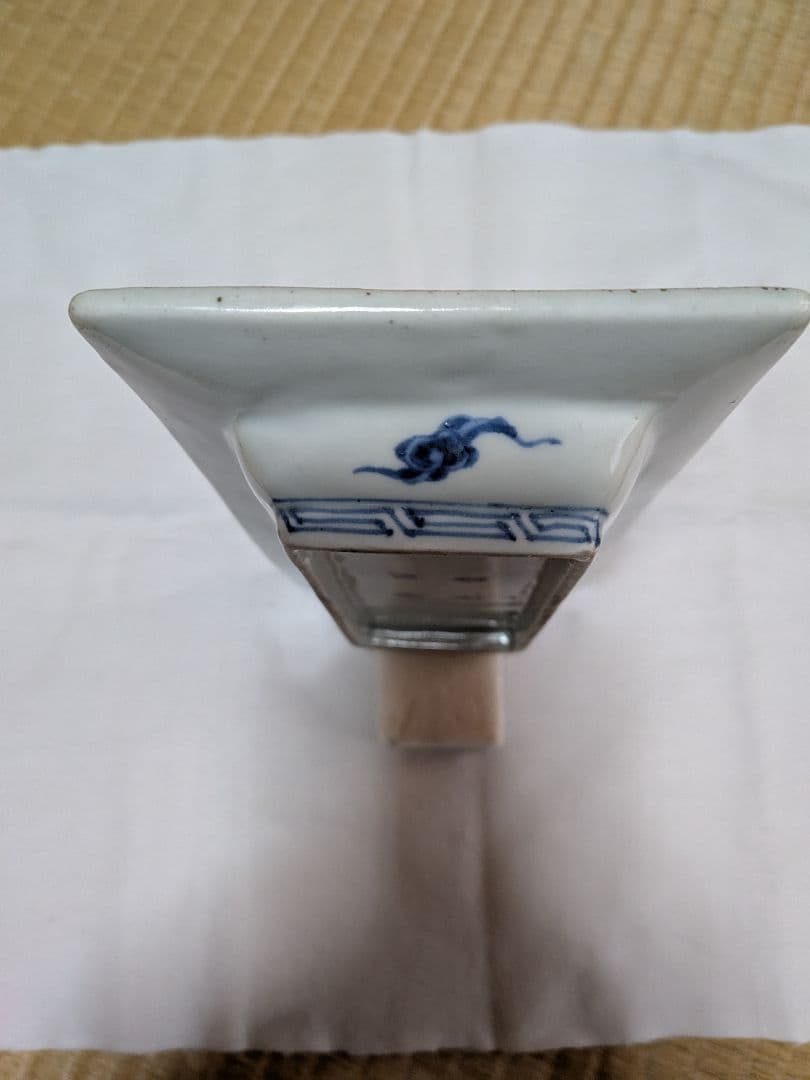 青い龍模様の長方形陶磁器皿