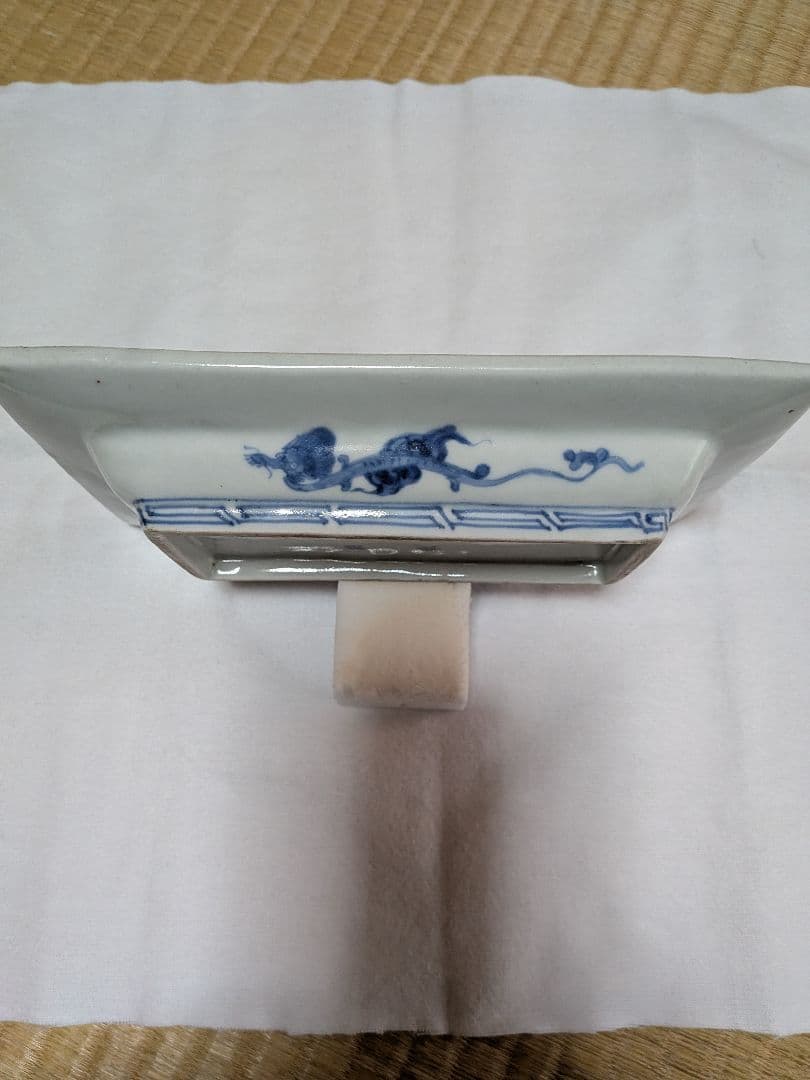 青い龍模様の長方形陶磁器皿