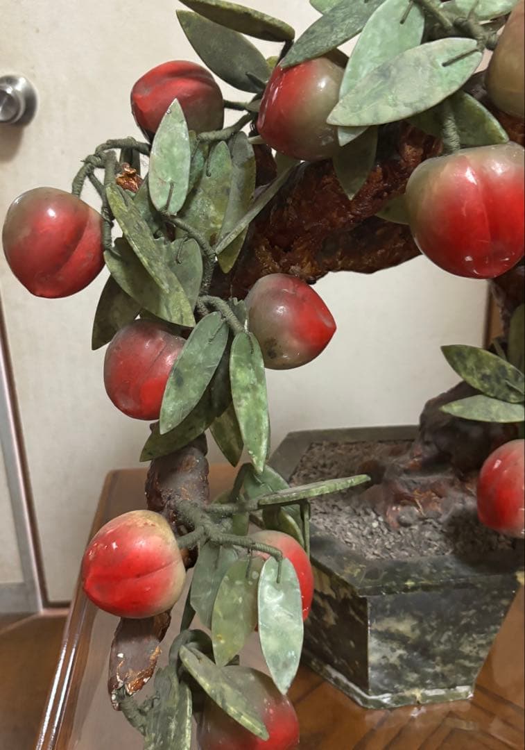 大特価！石製果樹彫刻 赤と緑 高さ約68センチ