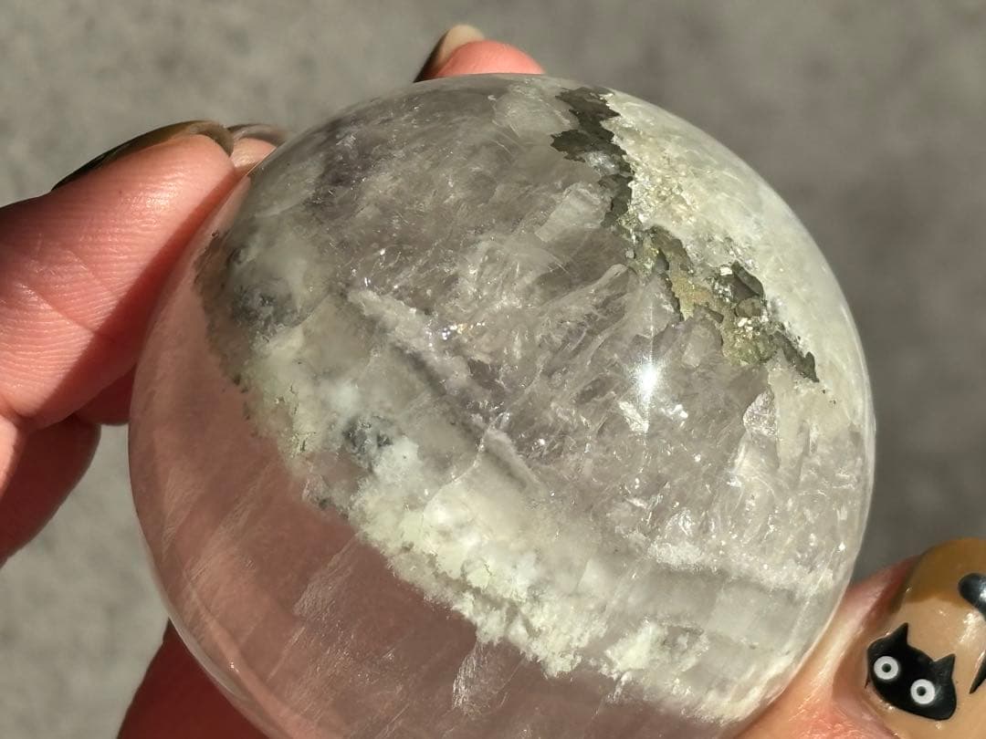 《虹きらめく＊セリサイトinフローライト（パイライト共生）》