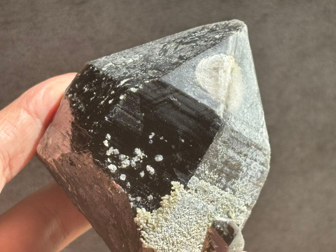 《スノーキャップモリオン原石＊パイライト共生》