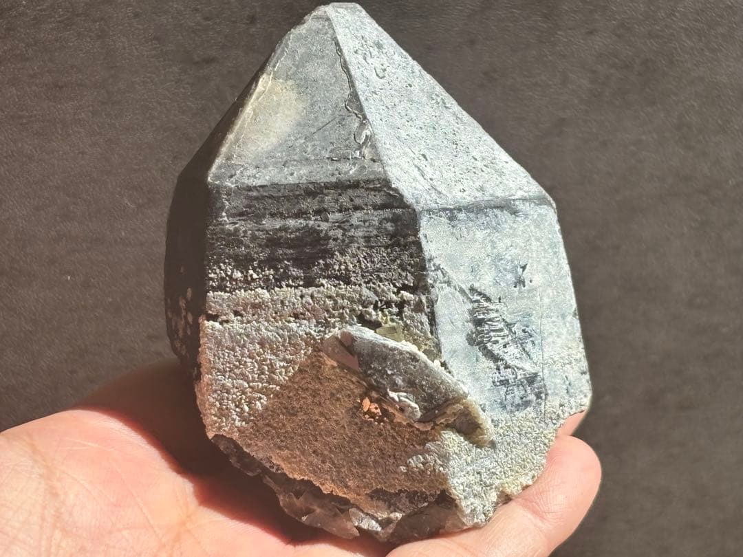 《スノーキャップモリオン原石＊パイライト共生》