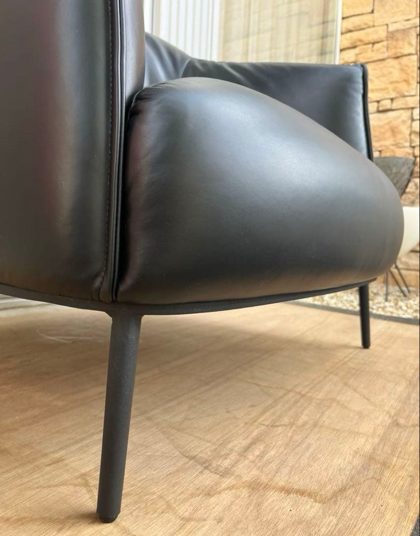 モダンスタイル　ラウンジチェア　① 本革張り　ミッドセンチュリー　シングルソファ