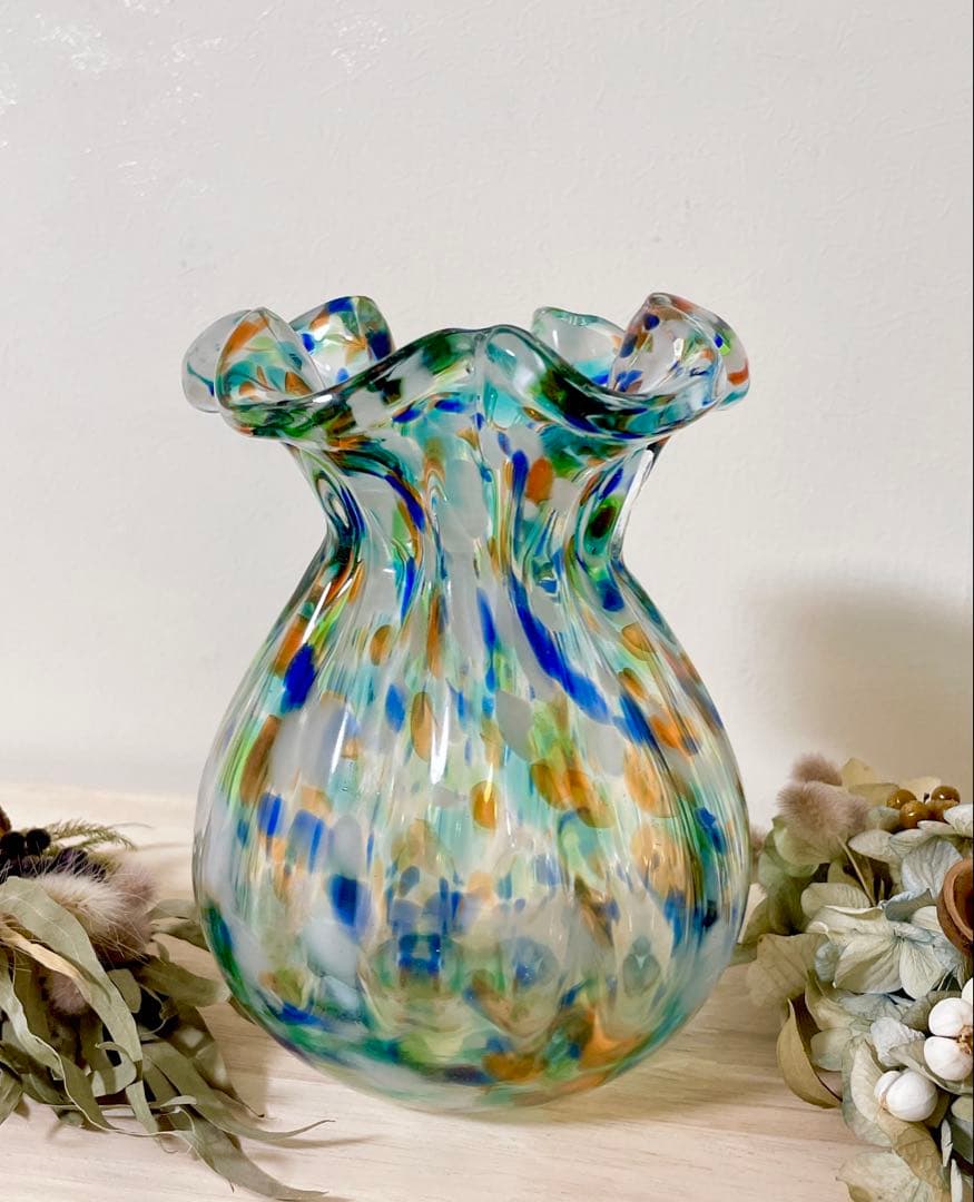 五色ガラス フリル花瓶 青橙白緑水色 ウランガラス 吹雪文 - メルカリ