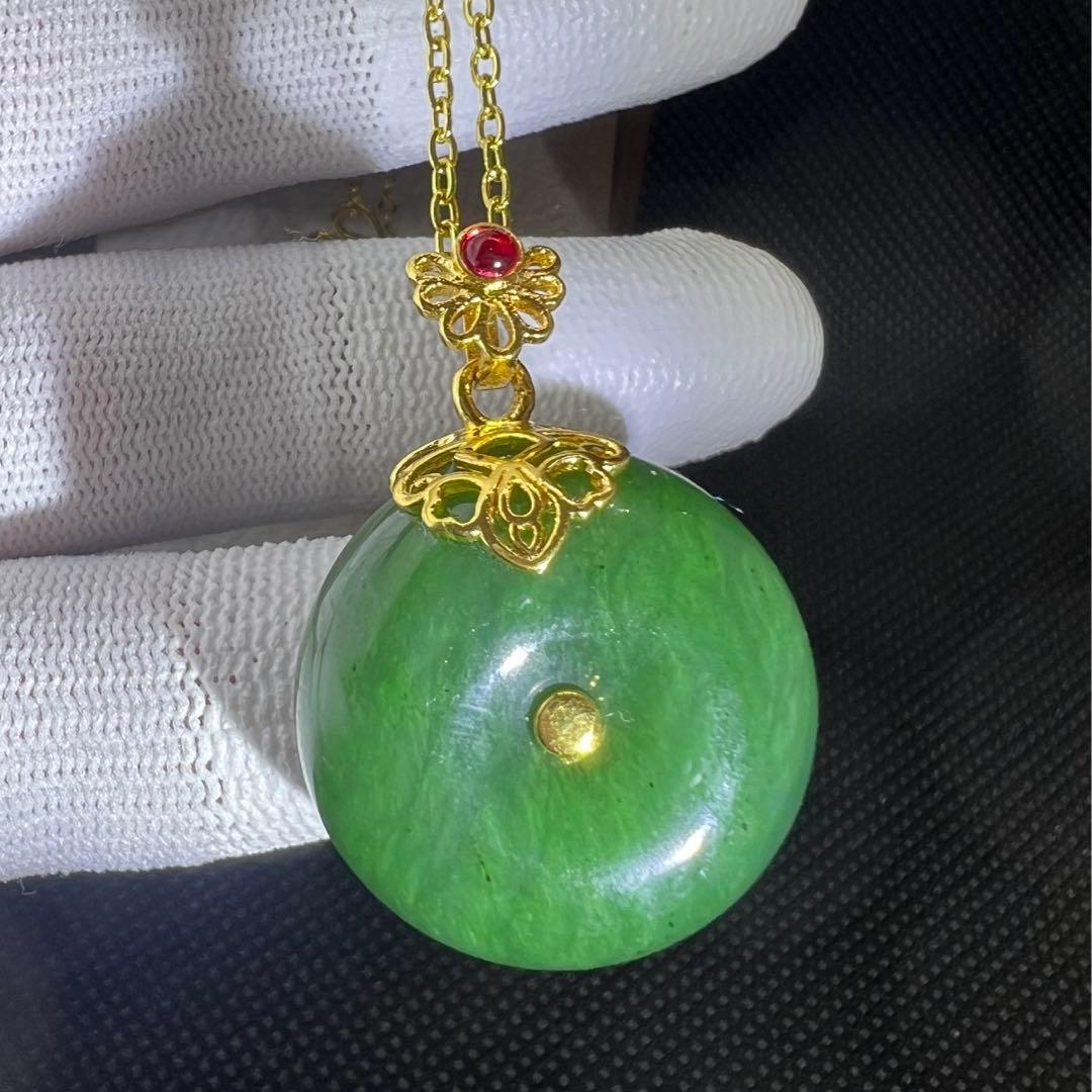18k天然無処理和田玉翡翠グリーン碧玉の平安ボタンペンダントトップ【鑑定書付き】