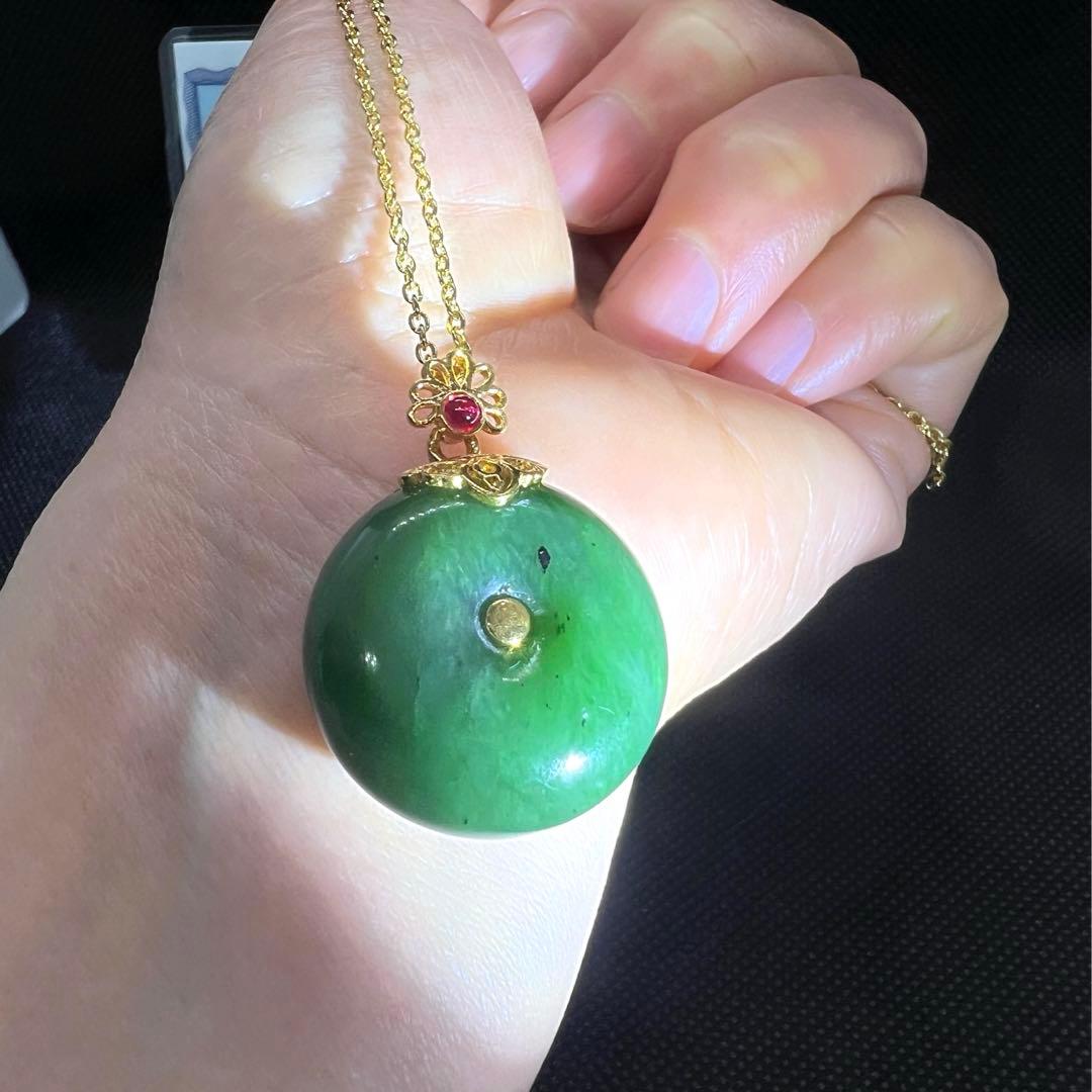 18k天然無処理和田玉翡翠グリーン碧玉の平安ボタンペンダントトップ【鑑定書付き】