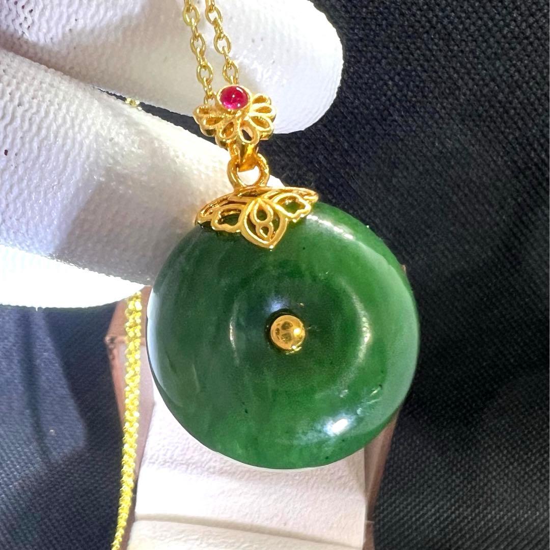 18k天然無処理和田玉翡翠グリーン碧玉の平安ボタンペンダントトップ【鑑定書付き】