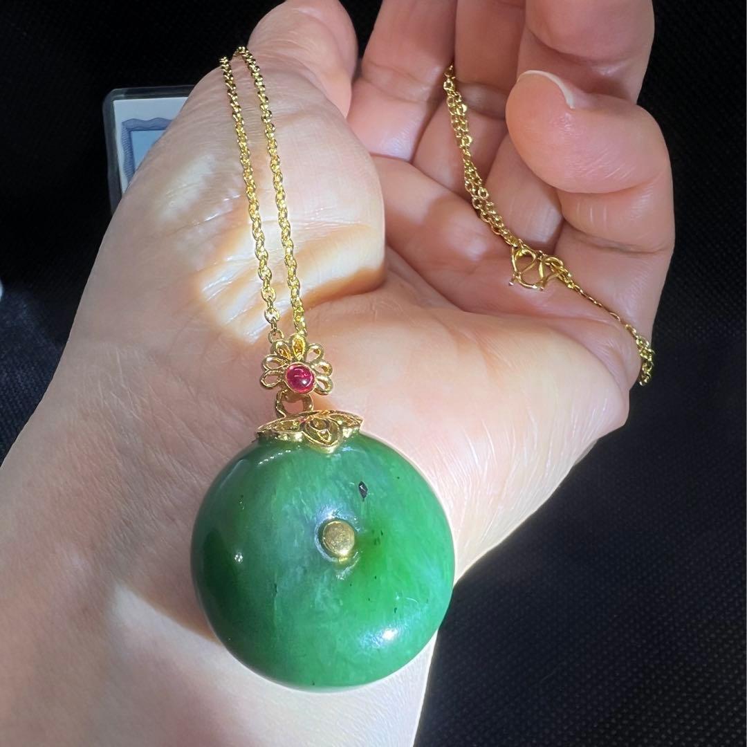 18k天然無処理和田玉翡翠グリーン碧玉の平安ボタンペンダントトップ【鑑定書付き】