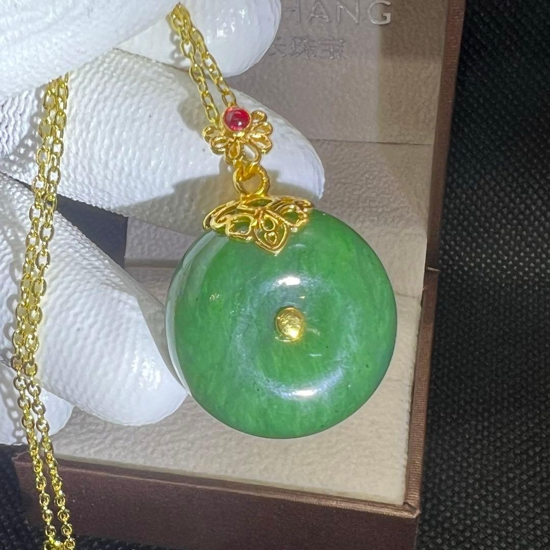 18k天然無処理和田玉翡翠グリーン碧玉の平安ボタンペンダントトップ【鑑定書付き】