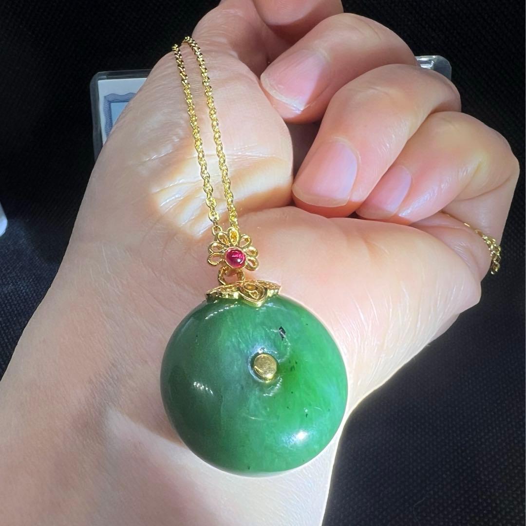 18k天然無処理和田玉翡翠グリーン碧玉の平安ボタンペンダントトップ【鑑定書付き】