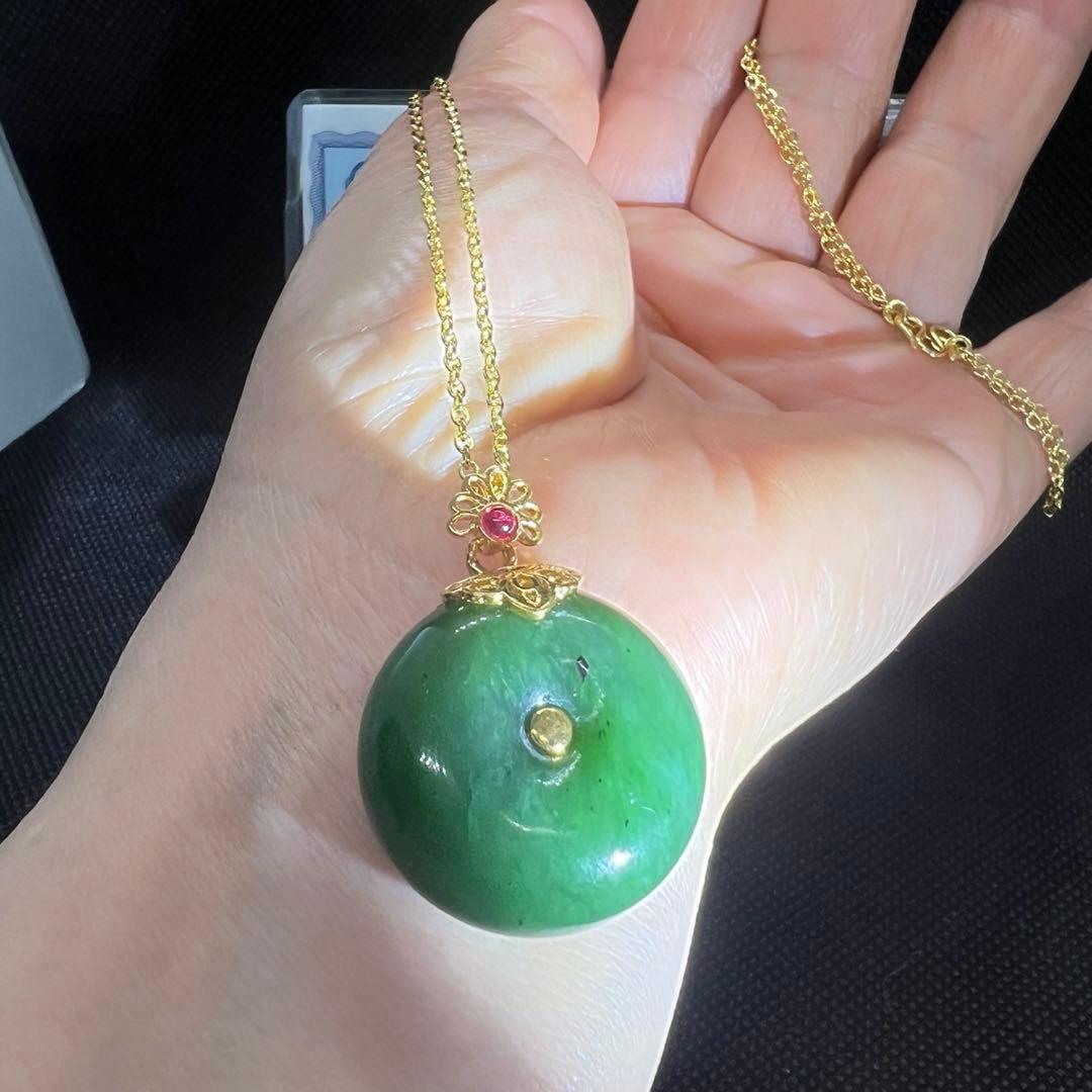18k天然無処理和田玉翡翠グリーン碧玉の平安ボタンペンダントトップ【鑑定書付き】