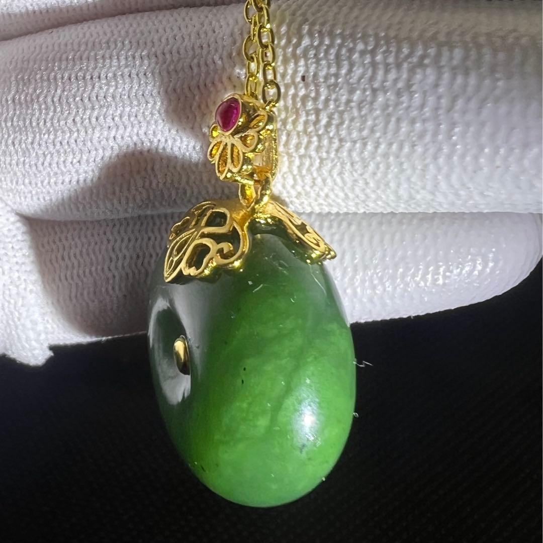 18k天然無処理和田玉翡翠グリーン碧玉の平安ボタンペンダントトップ【鑑定書付き】