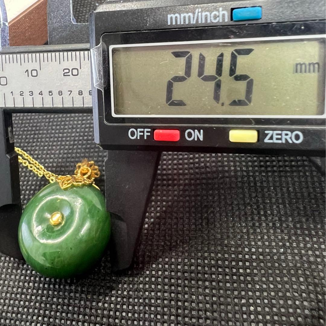 18k天然無処理和田玉翡翠グリーン碧玉の平安ボタンペンダントトップ【鑑定書付き】