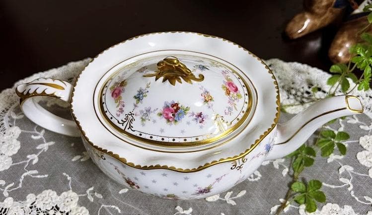 ロイヤルアントワネットティーポットM