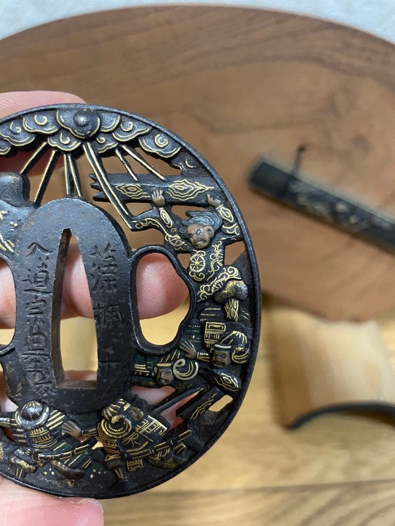 江州彦根住 藻柄子入道宗典製鍔 日本刀 刀の鍔