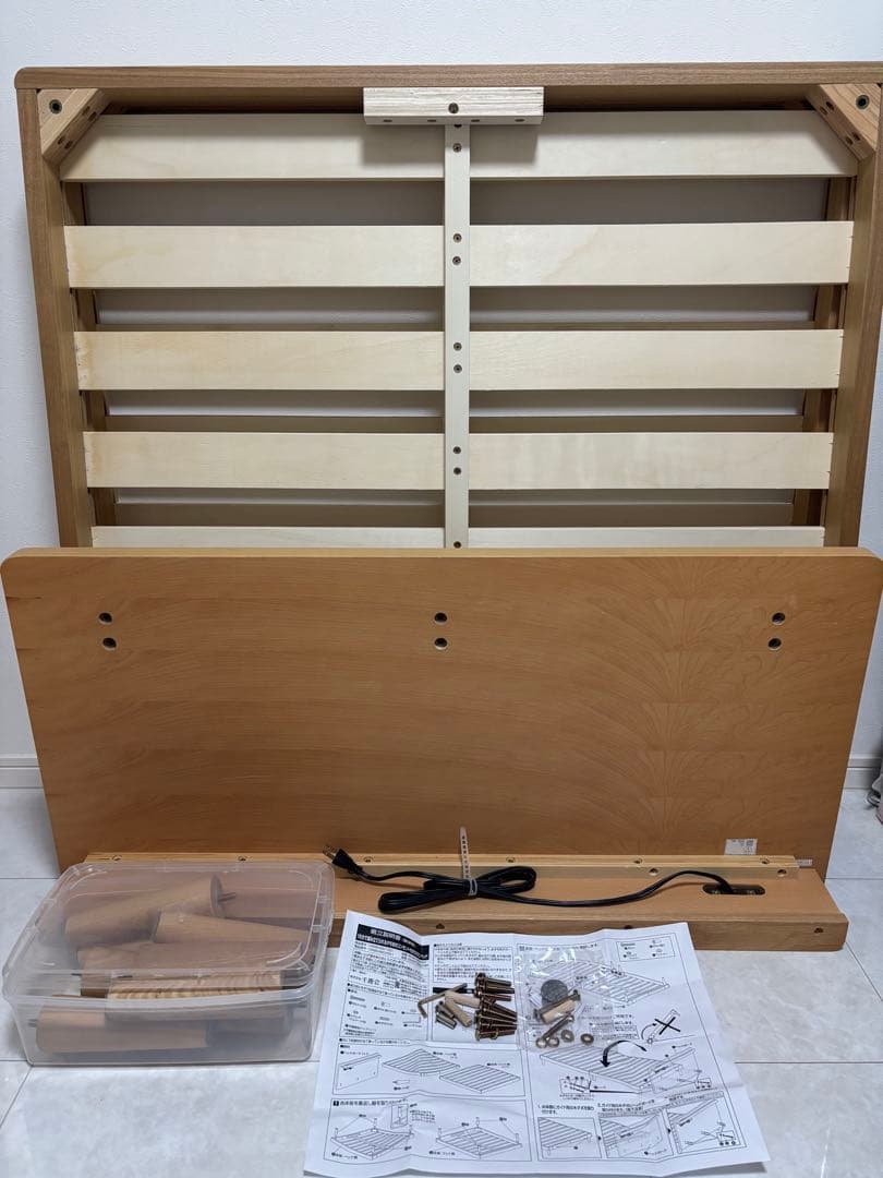 美品！15分で組み立てられるタモ材のコンセント付きすのこベッド　ベルメゾン