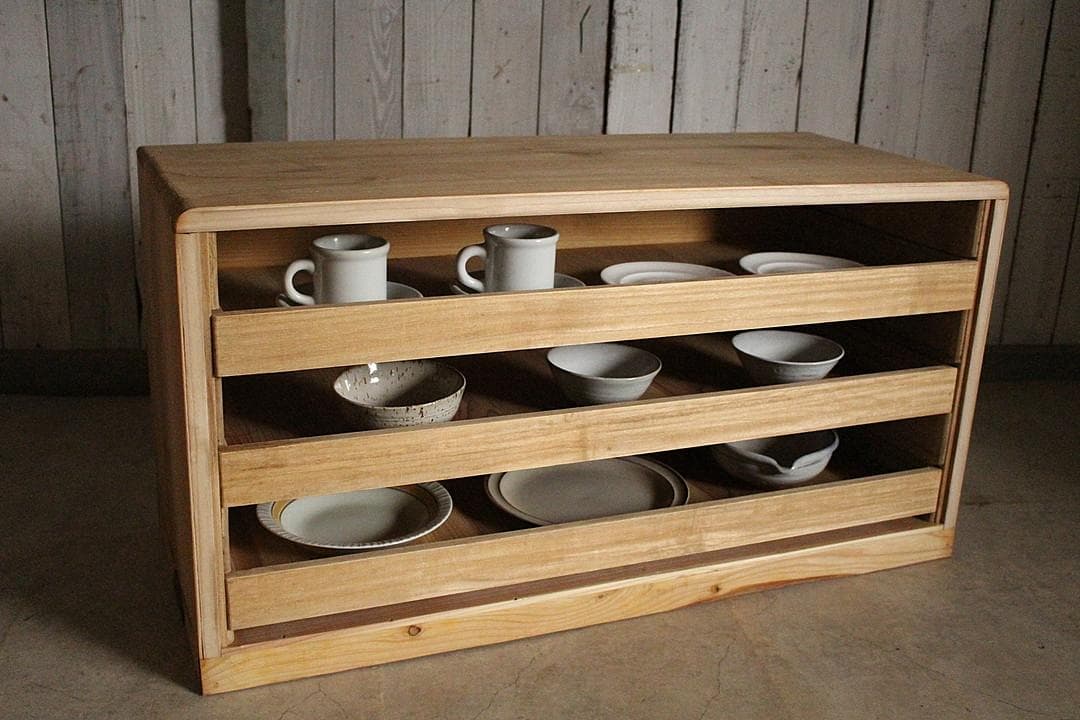 古い木製の引き出し3段　チェスト　タンス