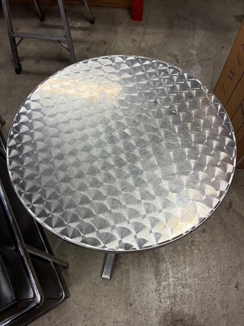 アルミ製円形テーブル ダイヤモンドパターン
