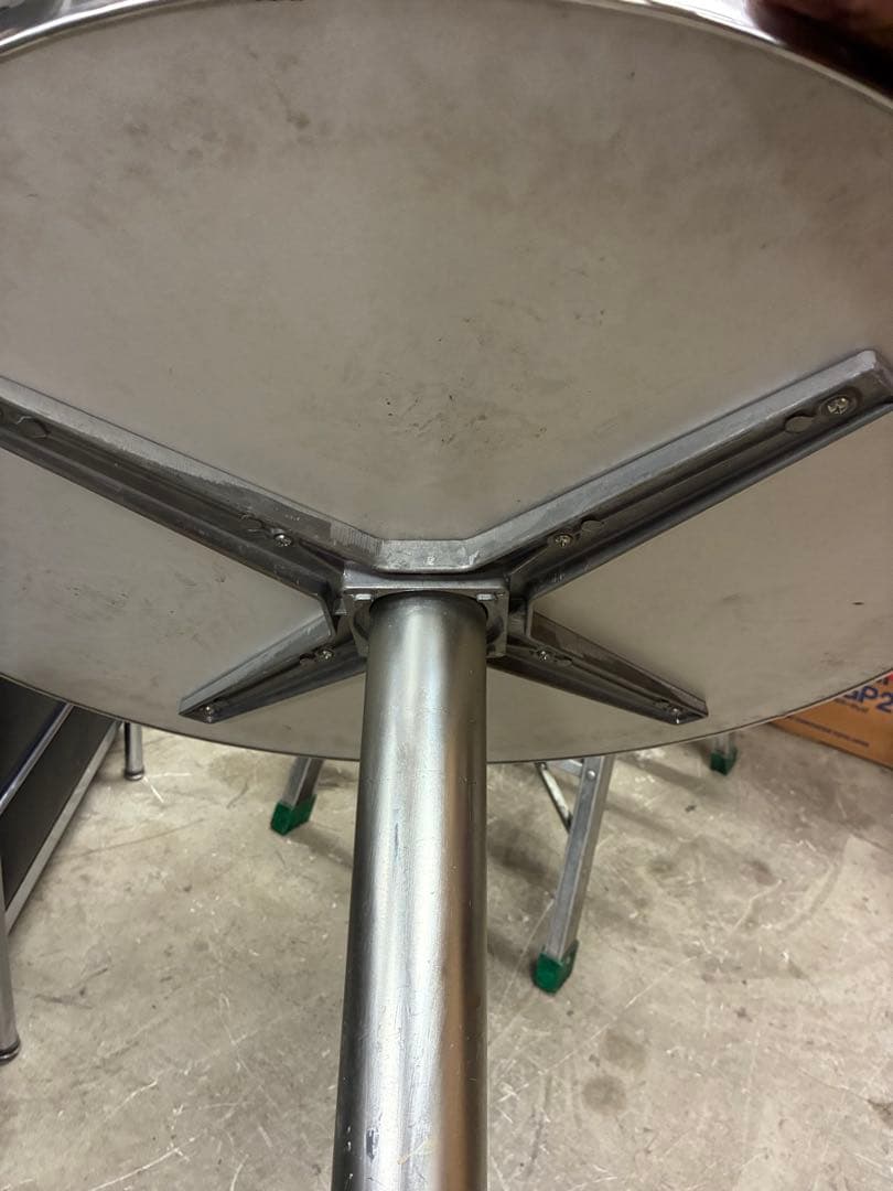 アルミ製円形テーブル ダイヤモンドパターン