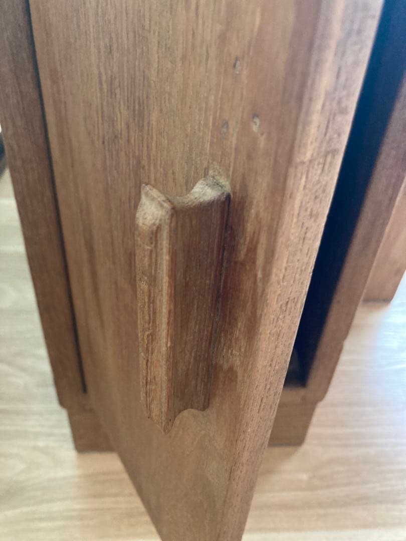 木製サイドテーブル 棚、扉付き ブラウン