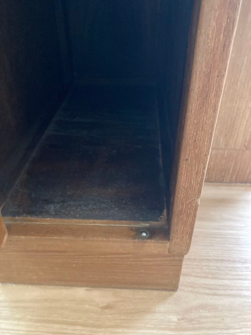 木製サイドテーブル 棚、扉付き ブラウン