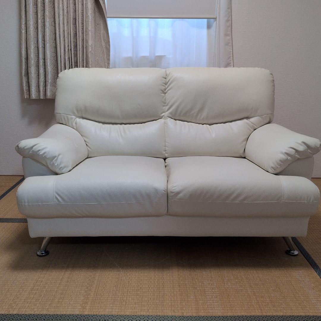 R*n様 ホワイト 2人掛けソファ 合成皮革