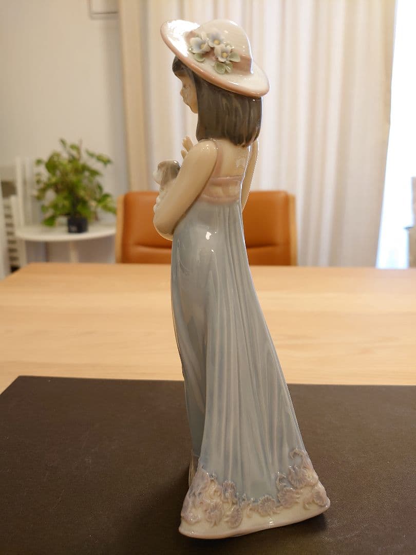 【訳あり特価】LLADRO リヤドロ No.5645『少女エリザベス』