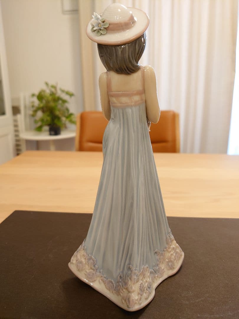 【訳あり特価】LLADRO リヤドロ No.5645『少女エリザベス』