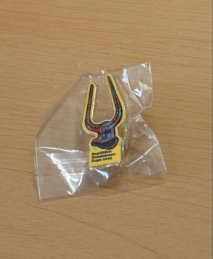 大阪関西万博2025 ドミニカ共和国ピンバッジ - メルカリ