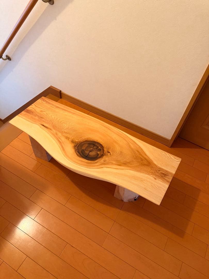 天然杉一枚板でか節カーブテーブル蜜蝋クリーム仕上げ
