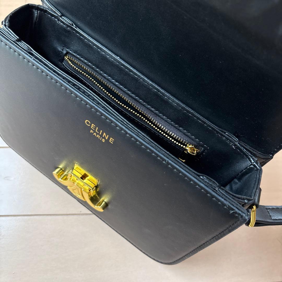 週末限定お値下げ⭐︎ブラックショルダーバッグ レディース　ゴールド金具