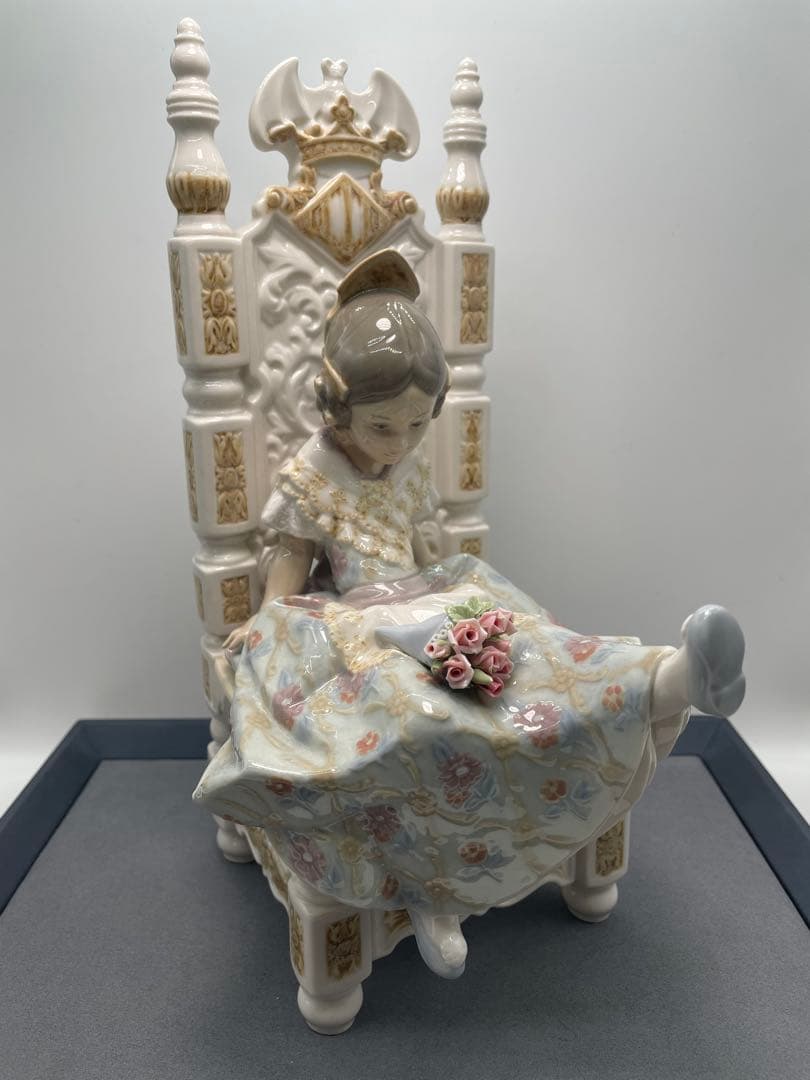 リヤドロ バレンシアの少女（いたずらな少女）