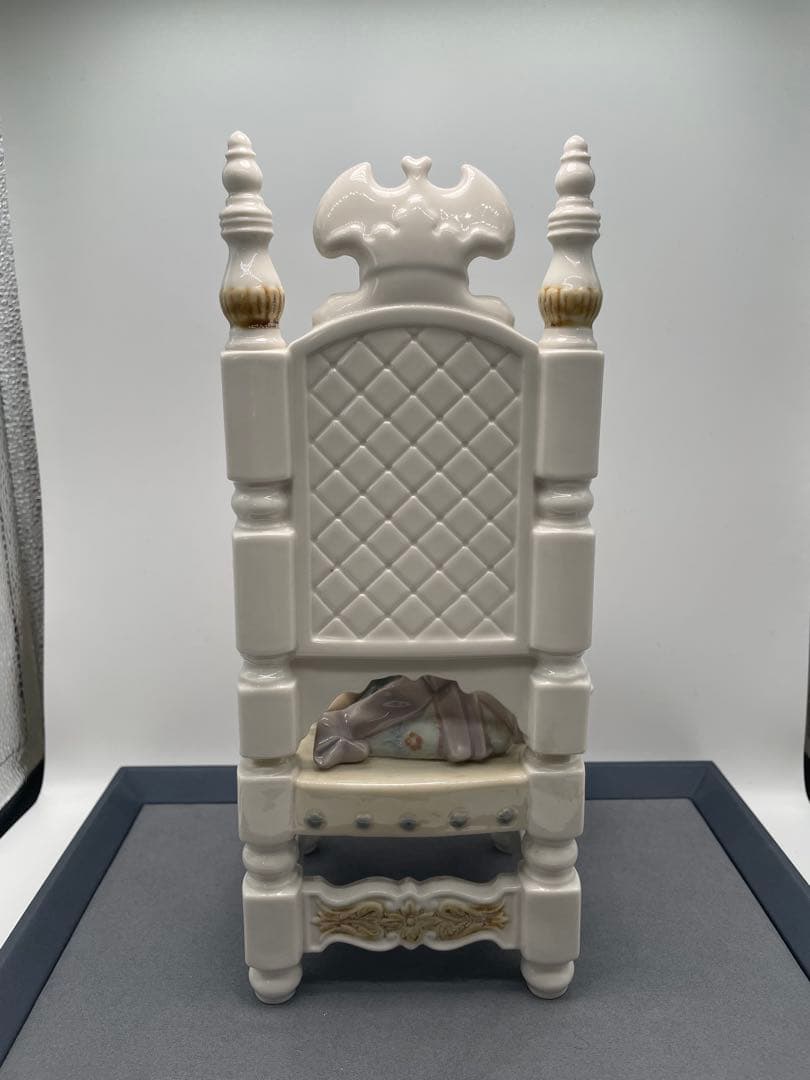 リヤドロ バレンシアの少女（いたずらな少女）