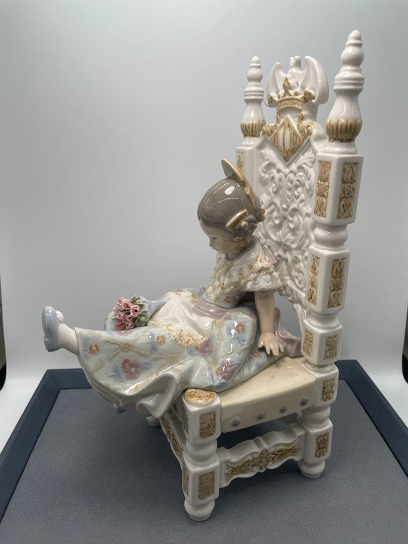 リヤドロ バレンシアの少女（いたずらな少女）