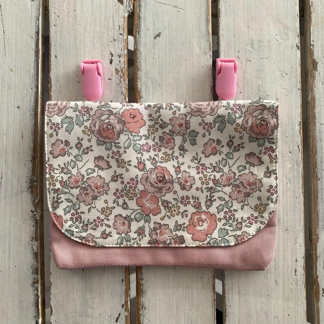 現品】☆リバティ フェリシテあずきミルク移動ポケットティッシュ